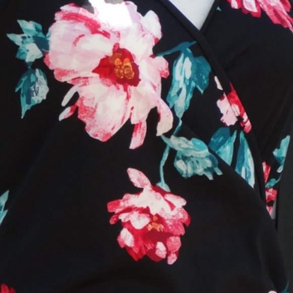 Floral Print V-Neck Cinched Size Chic Mini Dress - Picture 7 of 7